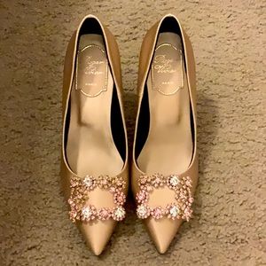 Roger Vivier Flower Strass Nude/Champagne Heels